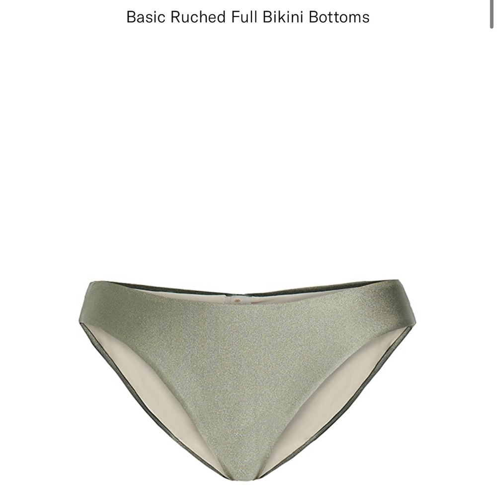 Ruching and metal logo at back
Metallic finish
Shell: 78% polyester/22% elastane